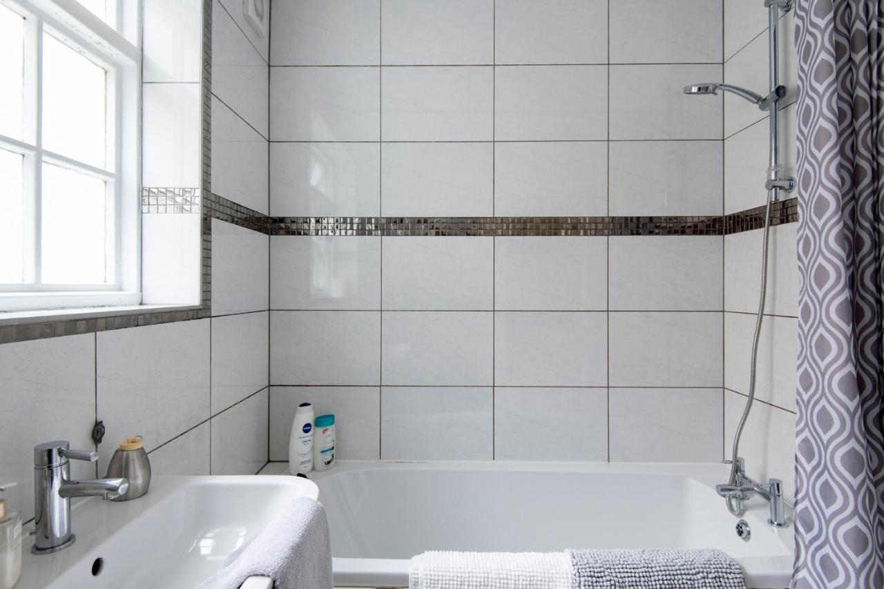 Fantastic 3 Bed Brighton House- Sleeps 6- Superfast Wifi And Garage 아파트 외부 사진